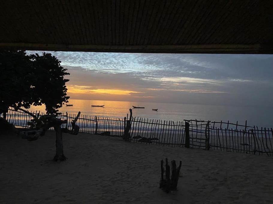 Case Beach Ngalou Sessene Exterior photo